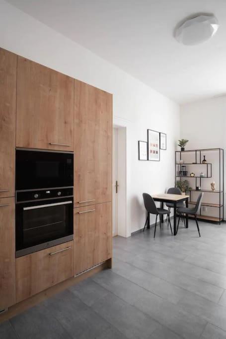 Helen Homestay Prague Palmovka Экстерьер фото