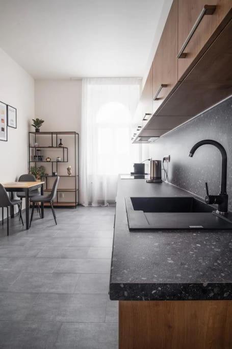Helen Homestay Prague Palmovka Экстерьер фото