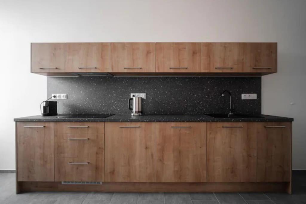Helen Homestay Prague Palmovka Экстерьер фото