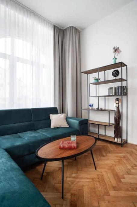Helen Homestay Prague Palmovka Экстерьер фото